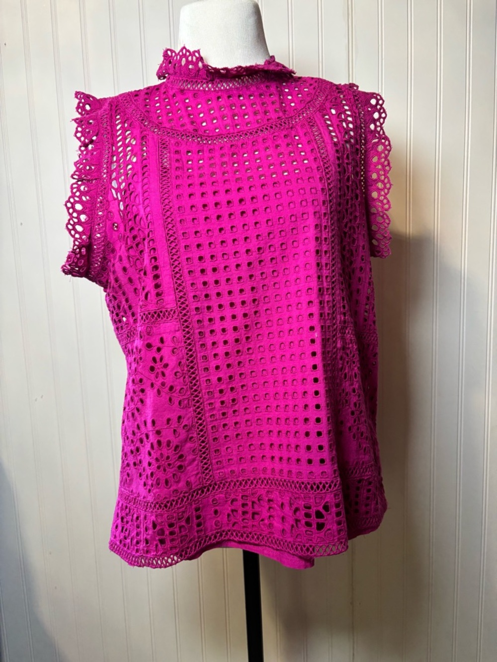 Sundance Sleeveless Eyelet Top Size Petite Medium
